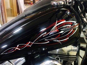 Harley-black-white-red